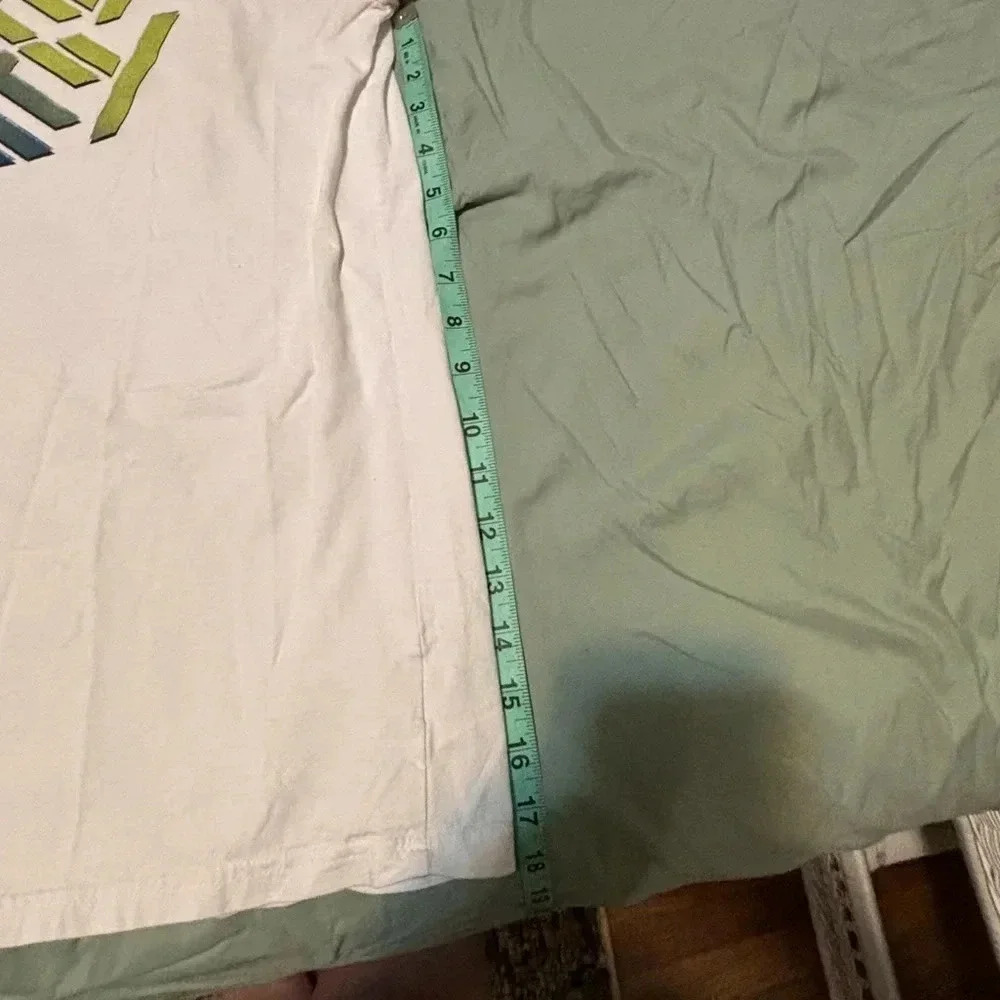 Oakley White Long Sleeve Tee w/Blue & Green Logo Large. No stains - Picture 6 of 12